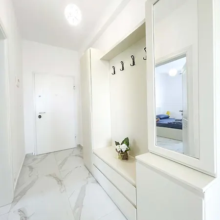 1324 * Golem (Tirana)